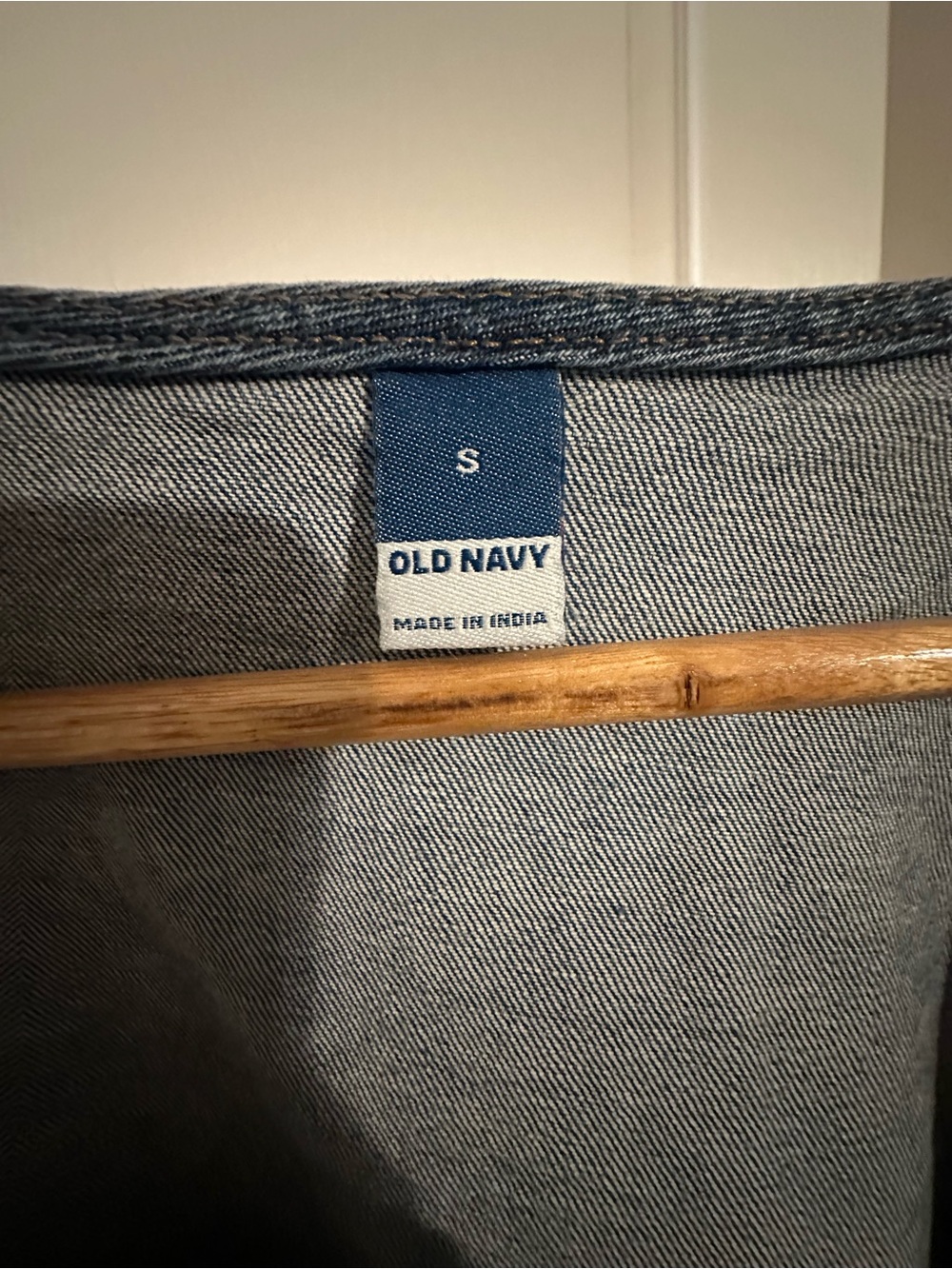 Old Navy Cropped Square-Neck Denim Top - Picture 3 of 3